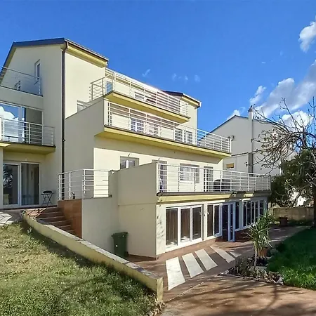 Apartment 2 Bedroom Pet Friendly In